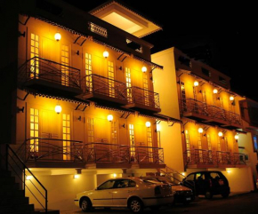 Гостиница Garden Manor  Ути